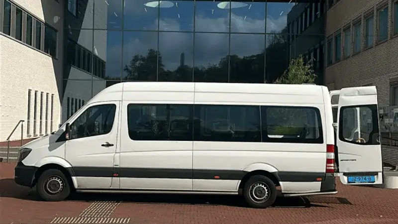 Rolstoelbus voor vervoer vanuit Delft